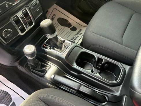 Used 2023 Jeep Gladiator Sport AWD/4WD image 23