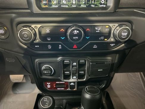 Used 2023 Jeep Gladiator Mojave w/ Trailer Tow Package AWD/4WD image 18