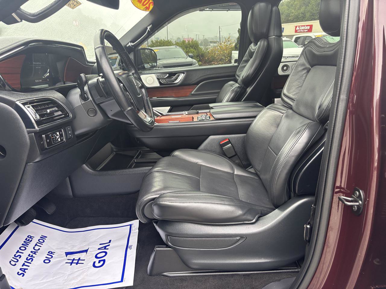 Used 2023 Lincoln Navigator Reserve AWD/4WD image 9