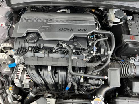 Used 2025 Hyundai Elantra SEL image 32