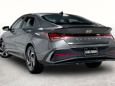 Used 2025 Hyundai Elantra Sport FWD image 15