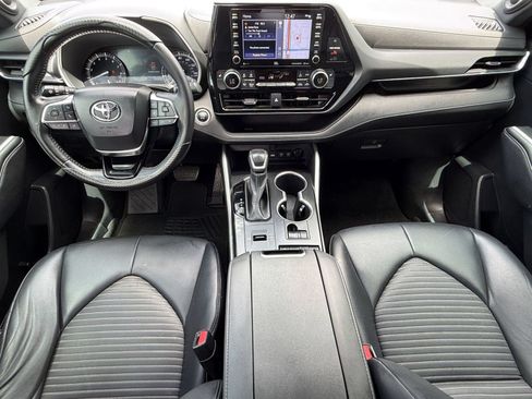 Used 2021 Toyota Highlander XSE FWD image 16