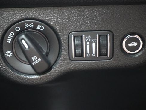 Used 2018 Dodge Challenger R/T RWD image 19