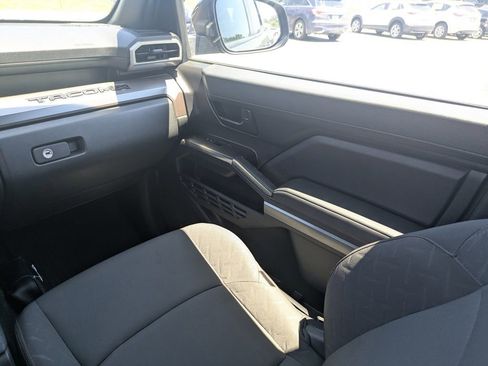 Used 2024 Toyota Tacoma SR5 AWD/4WD image 19