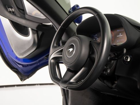 Used 2020 McLaren GT image 23