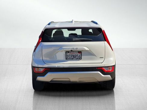 Used 2025 Kia Niro EX image 5