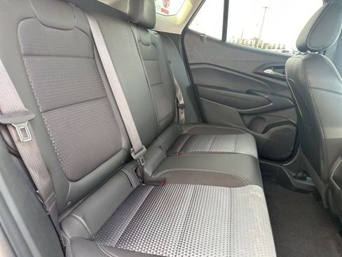 Used 2025 Chevrolet Trax LT w/ LT Convenience Package image 16