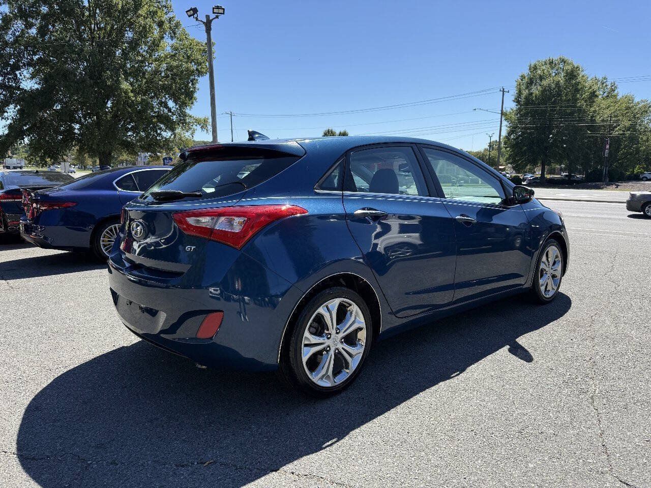 Used 2015 Hyundai Elantra GT w/ Option Group 02 FWD image 6