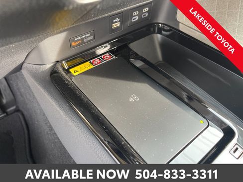 Used 2025 Toyota Camry XLE image 32