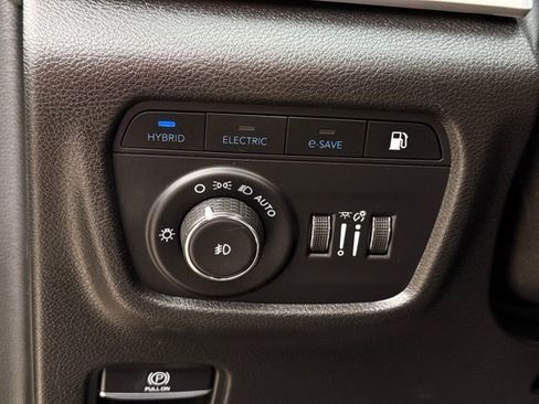 Used 2023 Jeep Grand Cherokee 4WD 4xe image 29