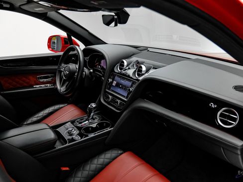 Used 2019 Bentley Bentayga image 45