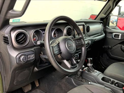 Used 2022 Jeep Gladiator Sport AWD/4WD image 2