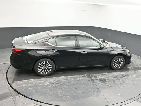 Used 2024 Nissan Altima 2.5 SV FWD image 41