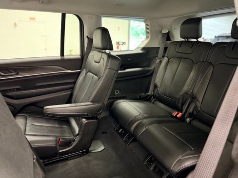Used 2023 Jeep Grand Cherokee L Limited AWD/4WD image 25