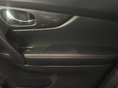 Used 2017 Nissan Rogue S FWD image 17