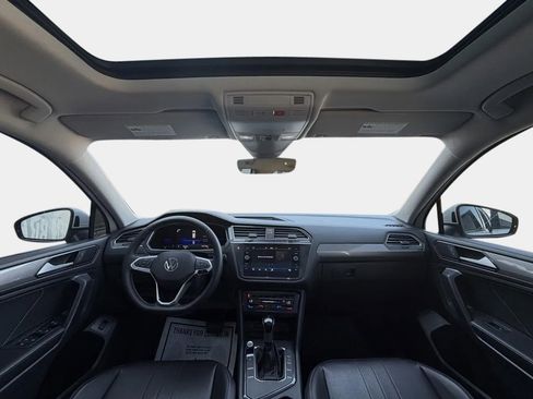 Used 2022 Volkswagen Tiguan SE image 10