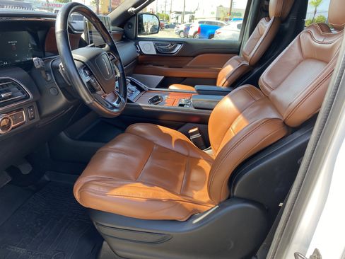 Used 2018 Lincoln Navigator L Reserve w/ Technology Package AWD/4WD image 16