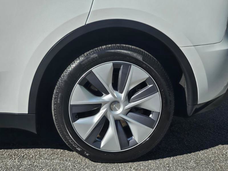 Used 2023 Tesla Model Y AWD image 19
