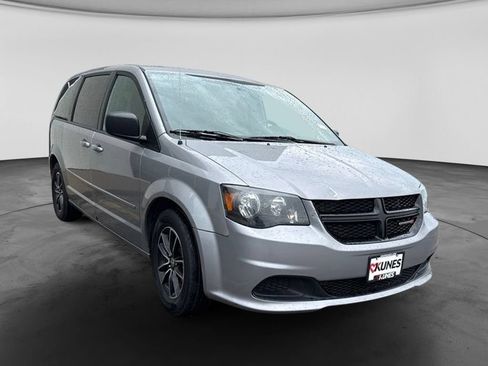 Used 2015 Dodge Grand Caravan SE w/ Quick Order Package 29E SE FWD image 2