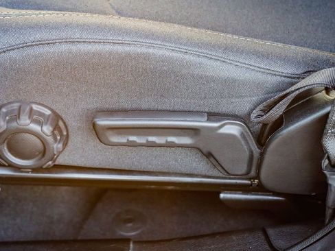 Used 2024 Jeep Wrangler Unlimited image 23