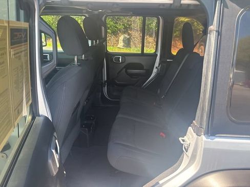 Used 2022 Jeep Wrangler Unlimited Sport AWD/4WD image 18