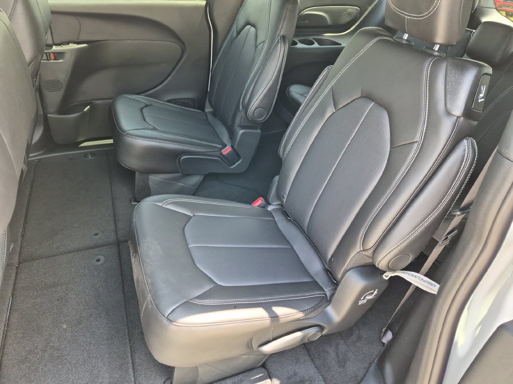 New 2027 Chrysler Pacifica Select w/ Family Tech Group FWD image 18