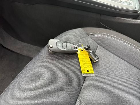 Used 2025 Chevrolet Trax LS image 28