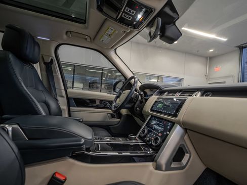 Used 2019 Land Rover Range Rover HSE image 17