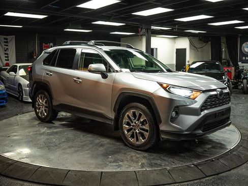 Used 2019 Toyota RAV4 XLE Premium w/ All Weather Liner Package image 5