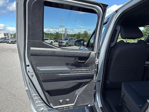 Used 2025 Toyota Tacoma SR5 AWD/4WD image 21