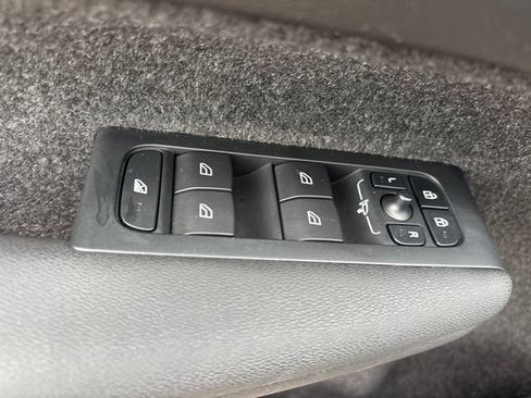 Used 2024 Volvo XC40 B5 Plus AWD/4WD image 22
