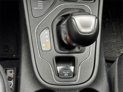 Certified 2022 Jeep Cherokee Latitude Lux image 40