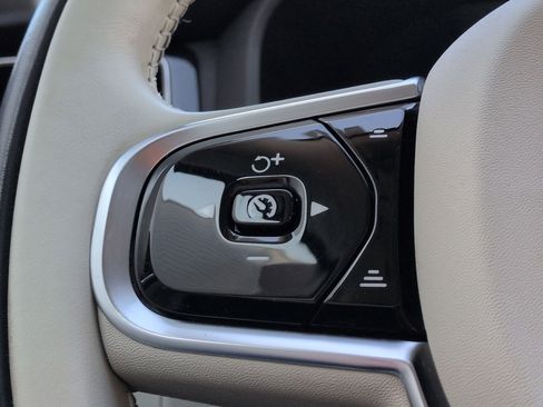 Certified 2023 Volvo XC60 T8 Plus image 18