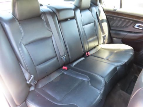 Used 2015 Ford Taurus Limited FWD image 39