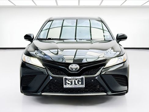 Used 2018 Toyota Camry XSE image 2