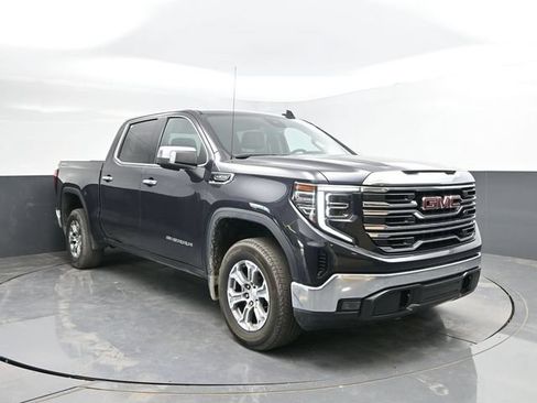 Used 2025 GMC Sierra 1500 SLT AWD/4WD image 4