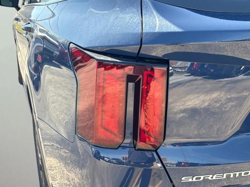New 2025 Kia Sorento S w/ Panoramic Sunroof Package image 11