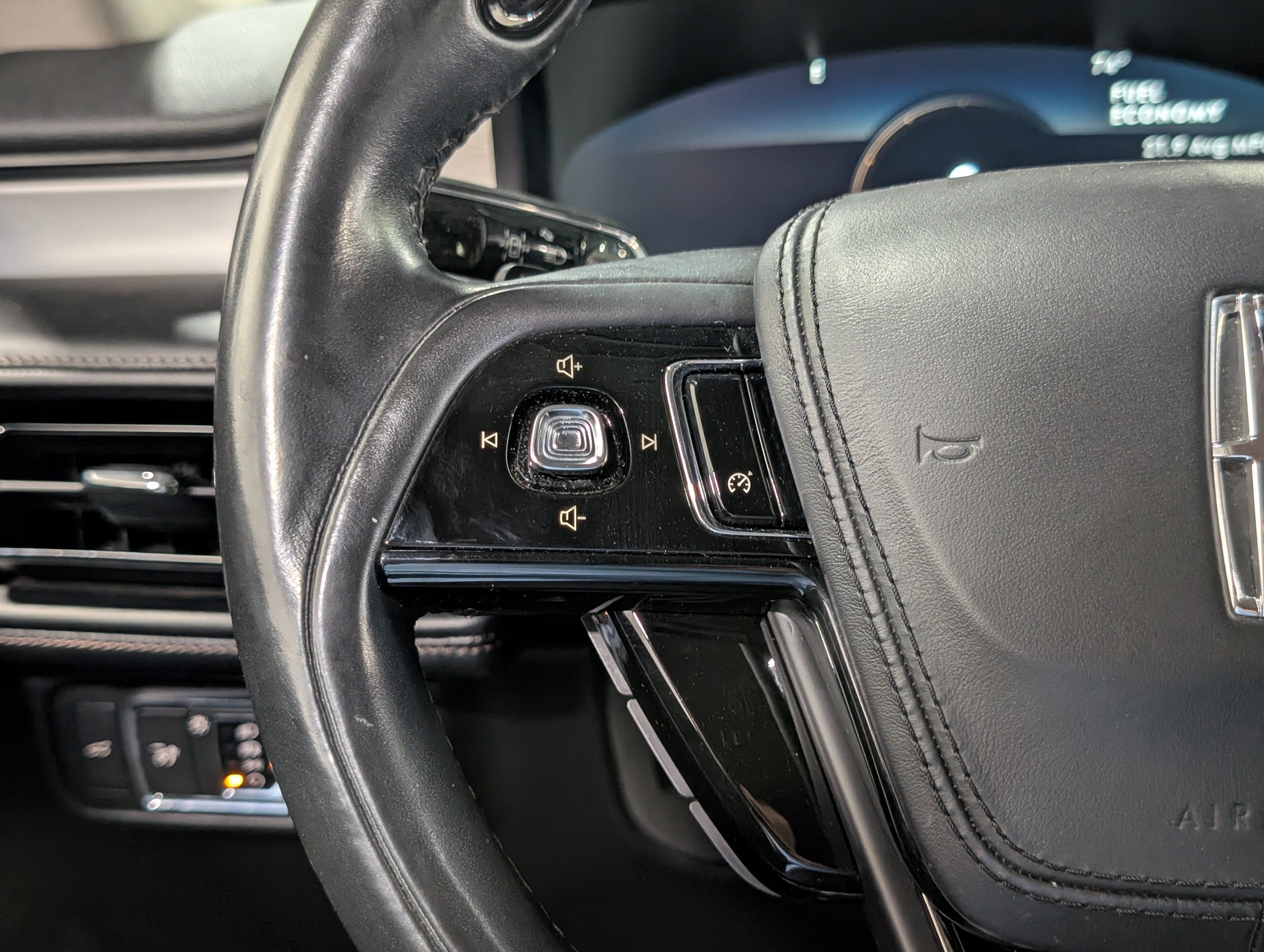 Used 2020 Lincoln Aviator AWD image 15