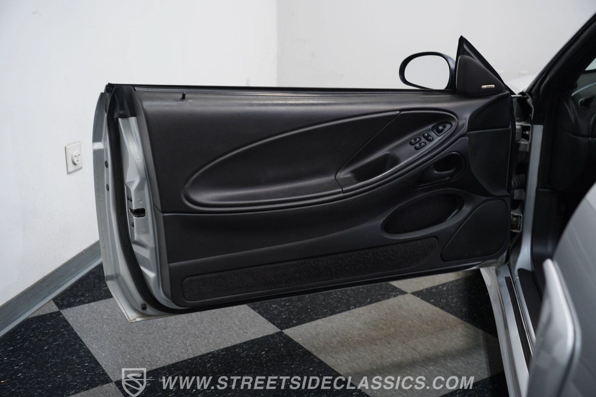 Used 2001 Ford Mustang GT RWD image 36
