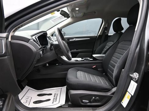 Used 2016 Ford Fusion SE FWD image 9
