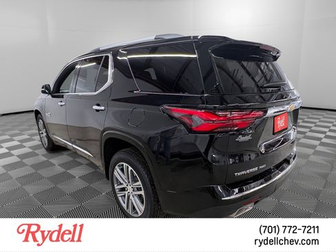 Used 2023 Chevrolet Traverse High Country image 3
