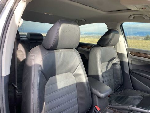 Used 2015 Volkswagen Passat TDI SEL Premium image 16