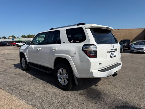 Used 2022 Toyota 4Runner SR5 AWD/4WD image 5