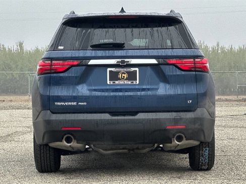 Used 2022 Chevrolet Traverse LT w/ LPO, Black Accent Package image 5