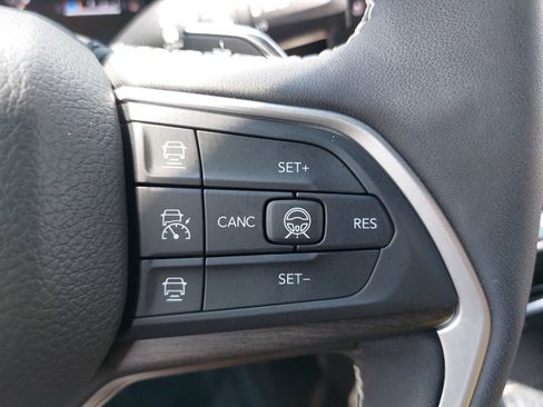 Used 2026 Jeep Grand Cherokee Limited AWD/4WD image 18