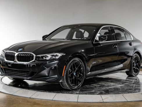 Used 2025 BMW 330i Sedan w/ Convenience Package RWD image 8