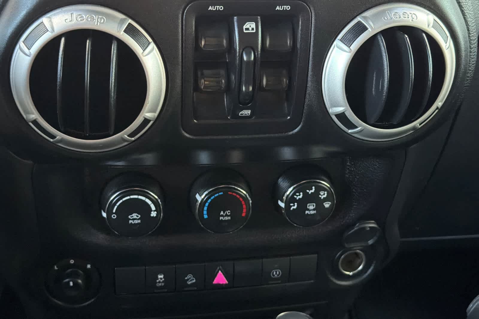 Used 2016 Jeep Wrangler Unlimited Sahara AWD/4WD image 22