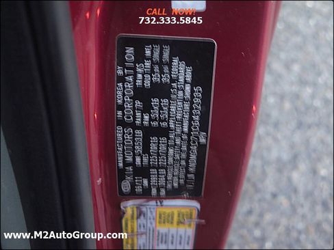 Used 2012 Kia Sedona LX image 23