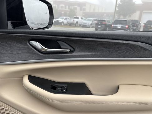 New 2025 Jeep Grand Cherokee L Limited w/ Trailer Tow Package image 29