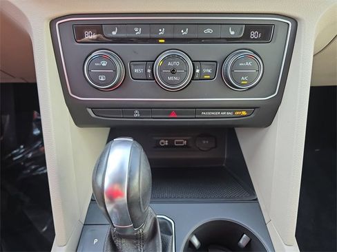 Used 2018 Volkswagen Atlas SE image 28